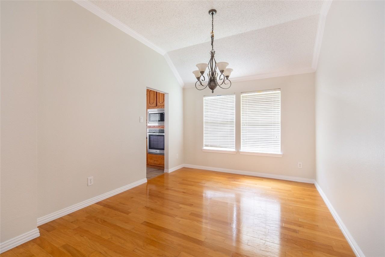 11301 New Orleans Dr - Photo 7 of 28