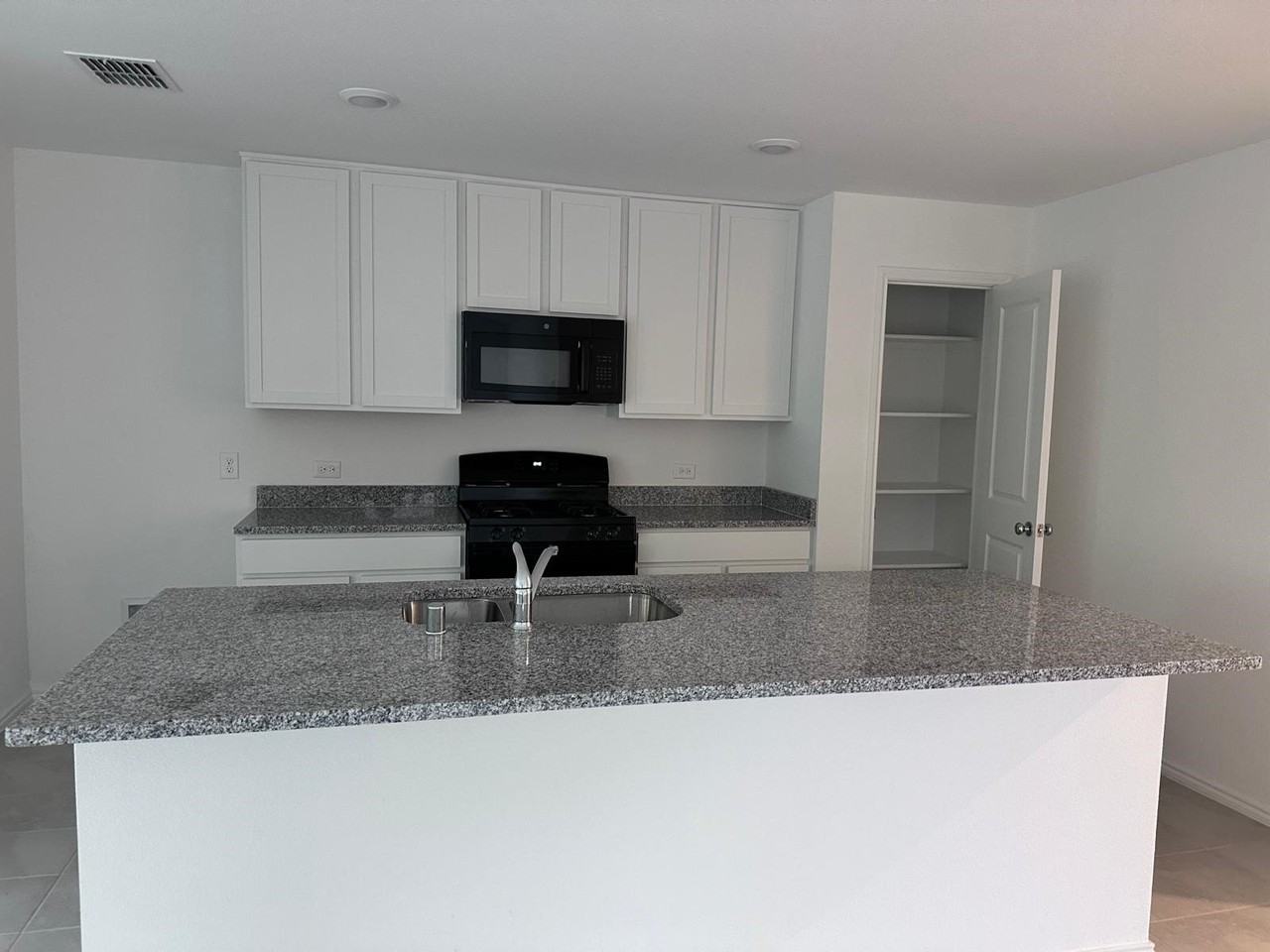 1521 Vattier - Photo 2 of 19