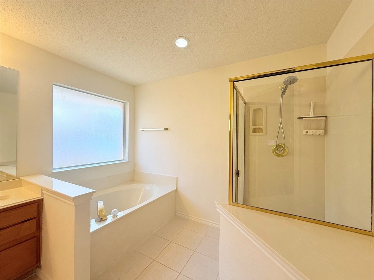 4512 Queenswood Dr - Photo 4 of 19