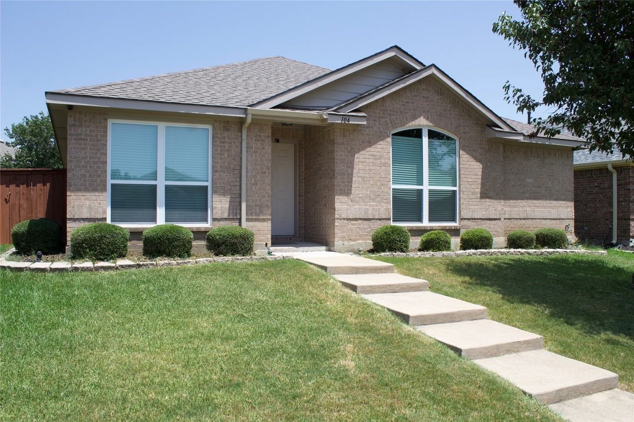 104 Cobblestone Dr - Photo 2 of 24