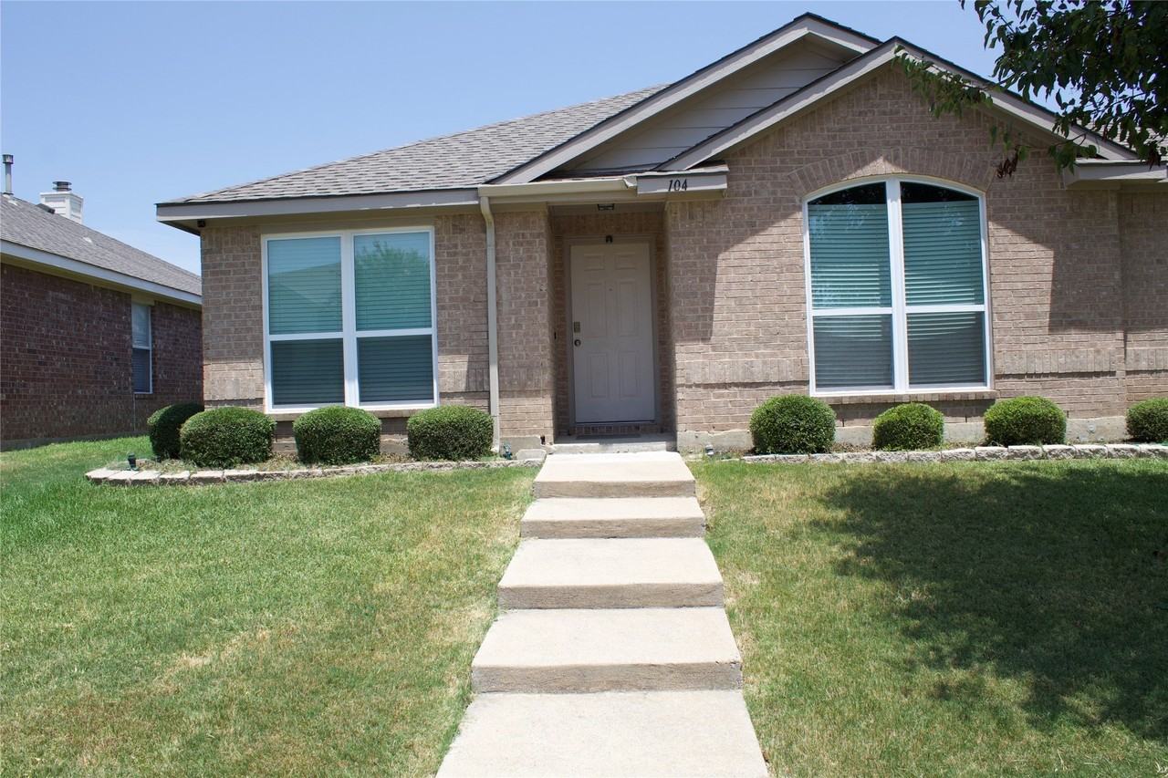 104 Cobblestone Dr - Photo 3 of 24