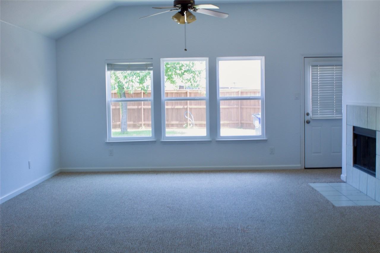 104 Cobblestone Dr - Photo 4 of 24