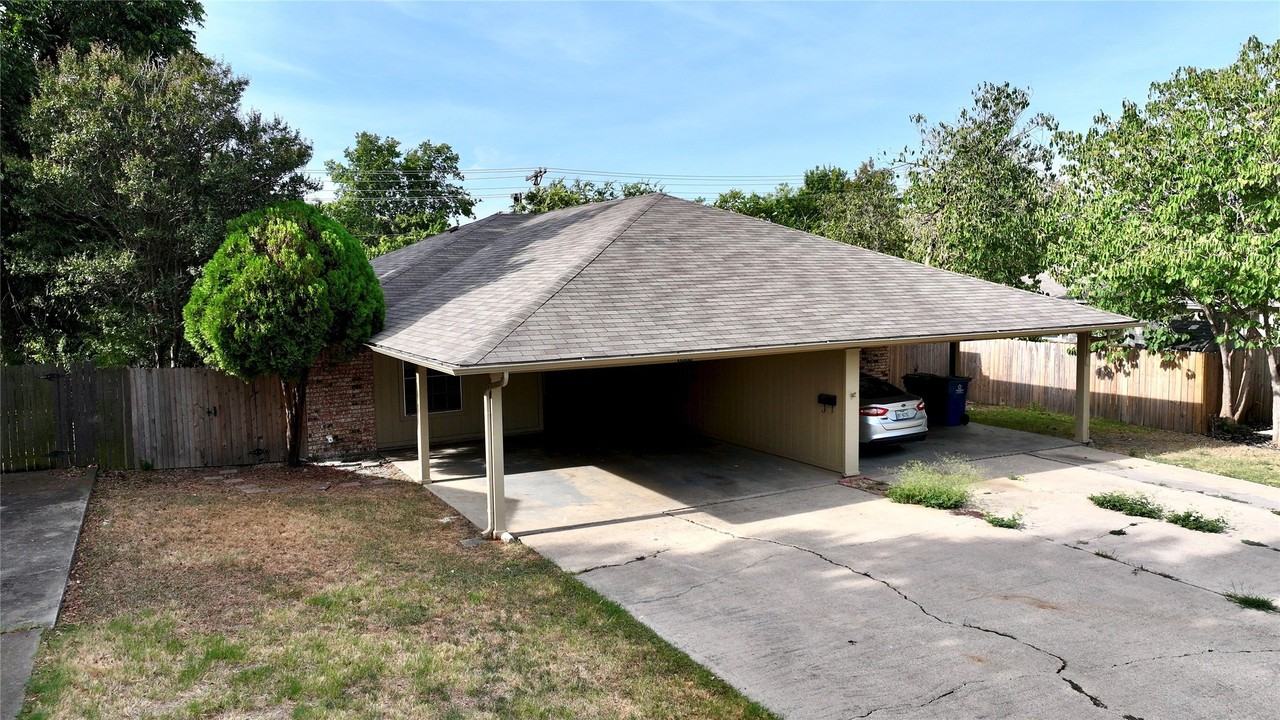 1505 Bellaire Dr - Photo 3 of 18
