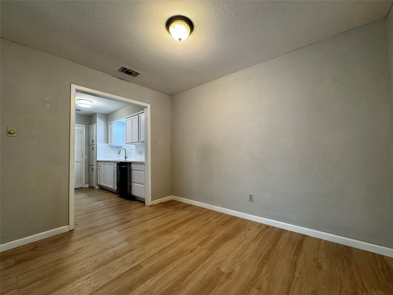 1505 Bellaire Dr - Photo 6 of 18