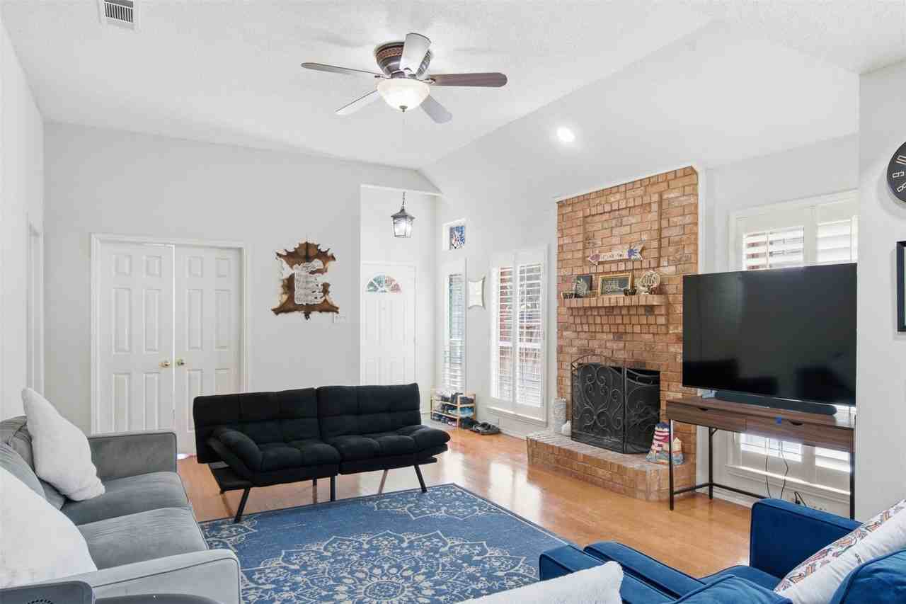 923 Newport Dr - Photo 6 of 18