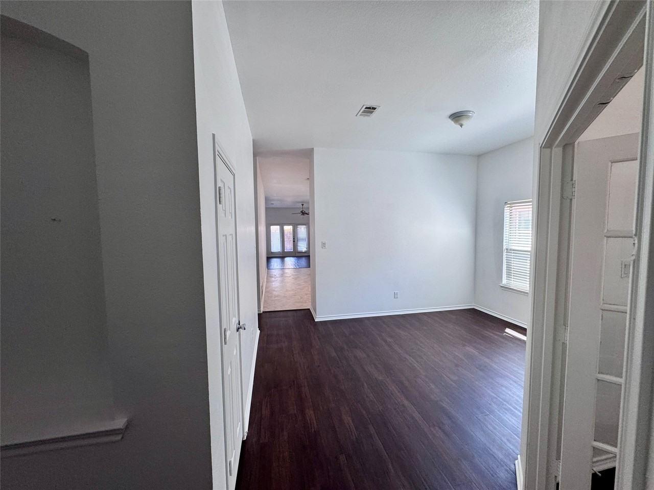 1613 Castle Creek Dr - Photo 2 of 21