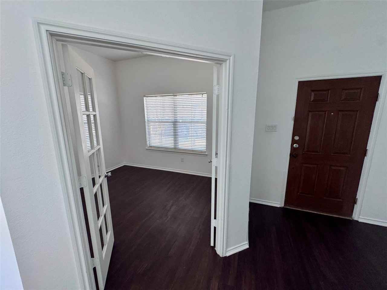 1613 Castle Creek Dr - Photo 3 of 21