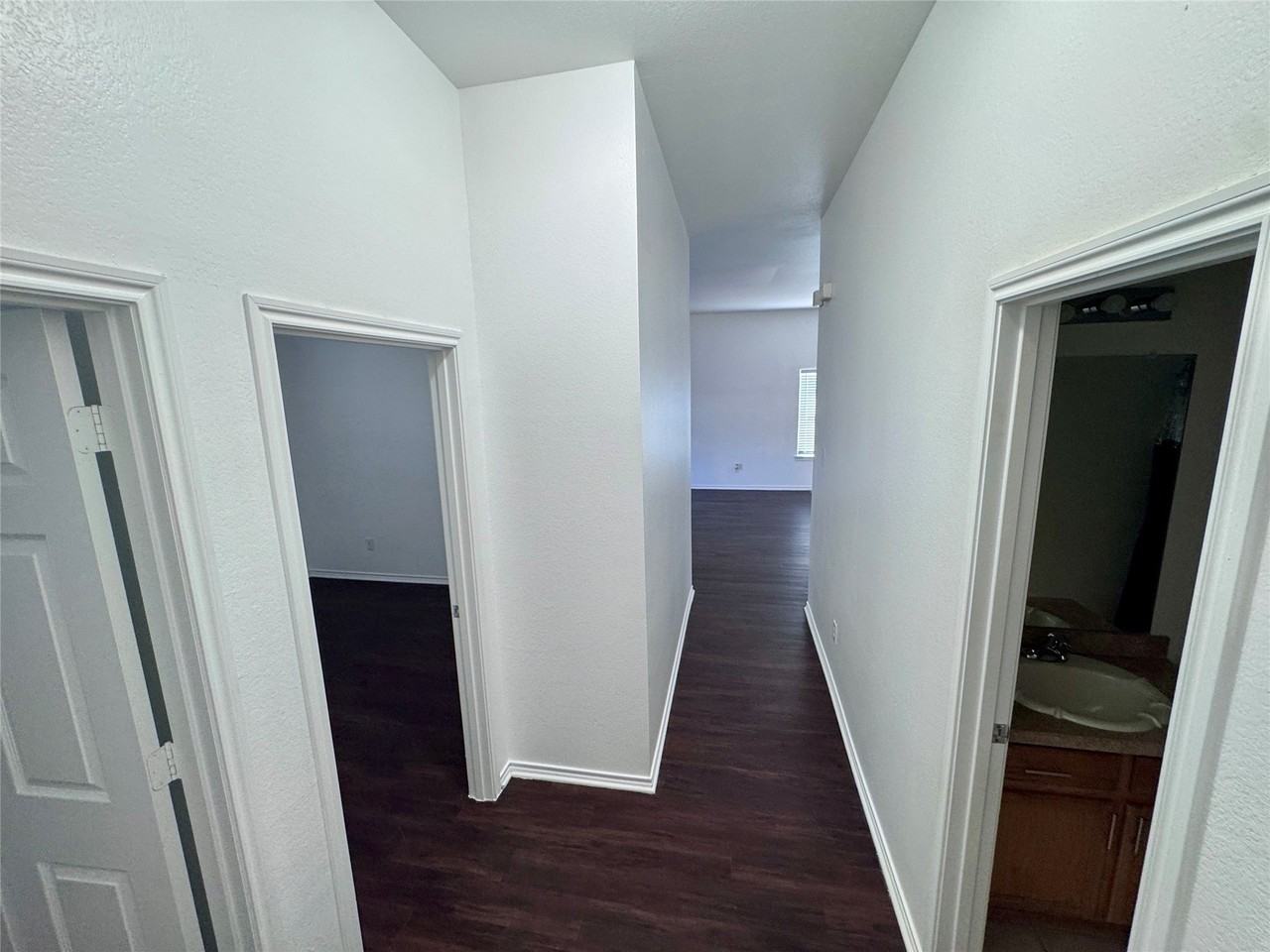 1613 Castle Creek Dr - Photo 4 of 21