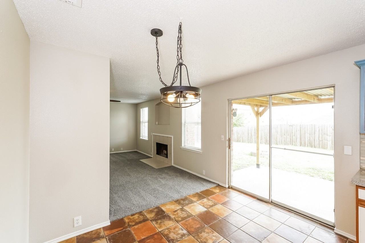 407 Harvard Dr - Photo 2 of 15