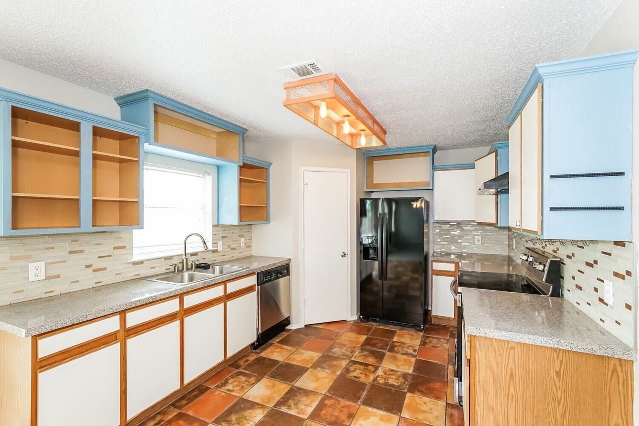 407 Harvard Dr - Photo 5 of 15