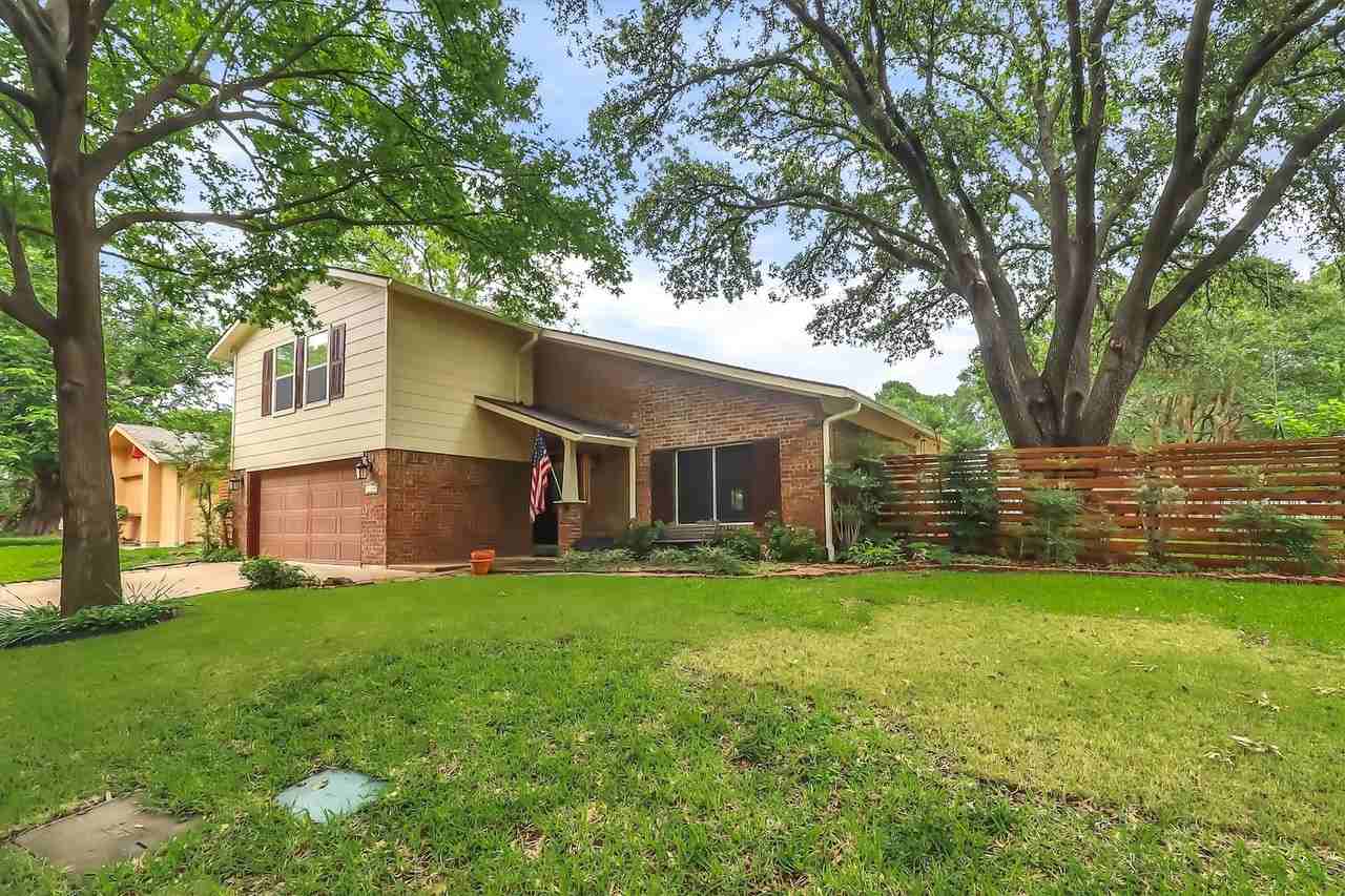 15735 Covewood Cir - Photo 2 of 40