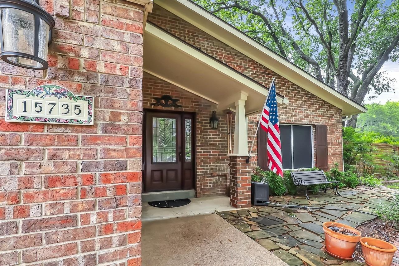 15735 Covewood Cir - Photo 3 of 40