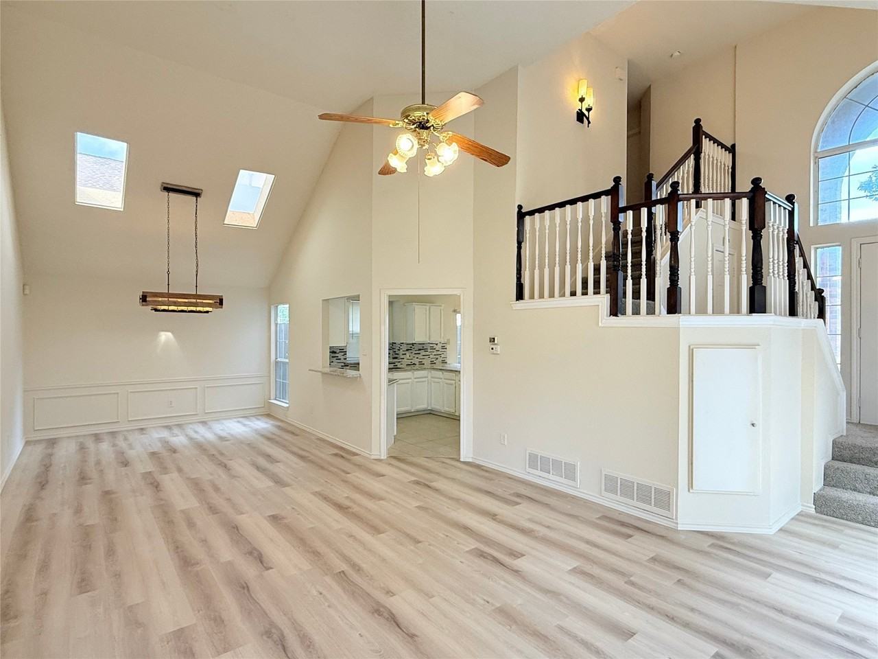 1328 Maywood Ct - Photo 6 of 29