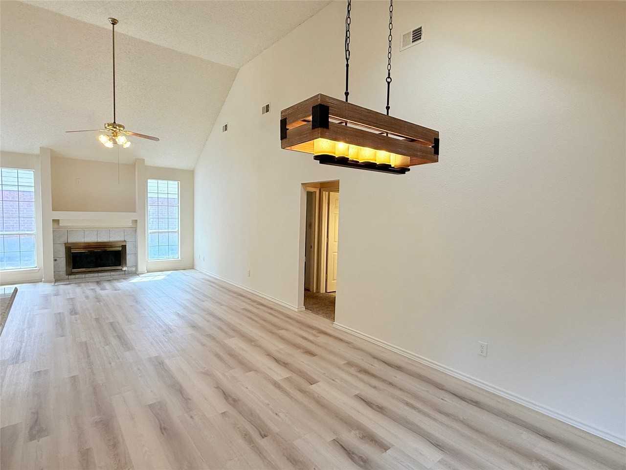 1328 Maywood Ct - Photo 7 of 29