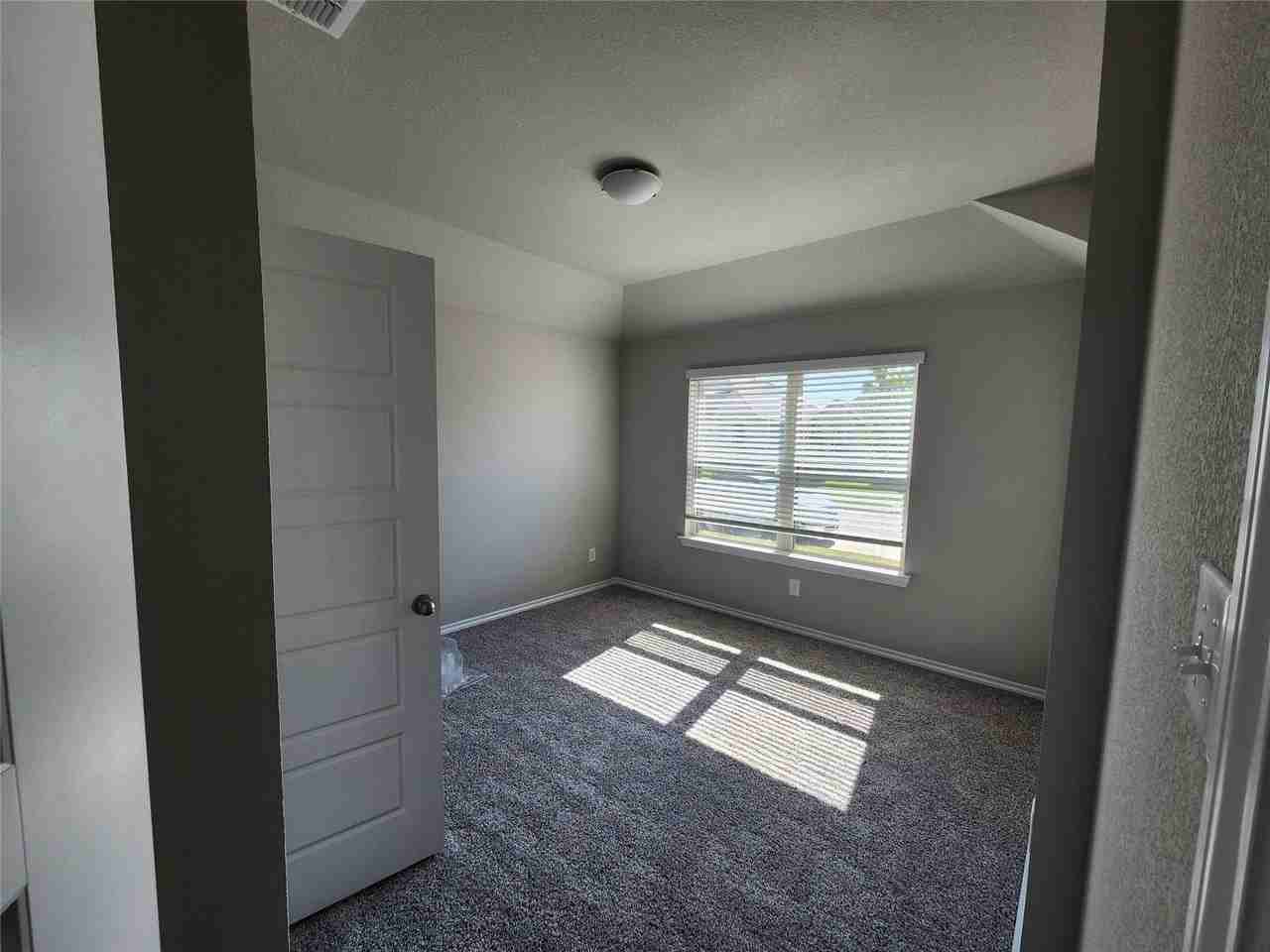 355 Freestall Dr - Photo 3 of 28