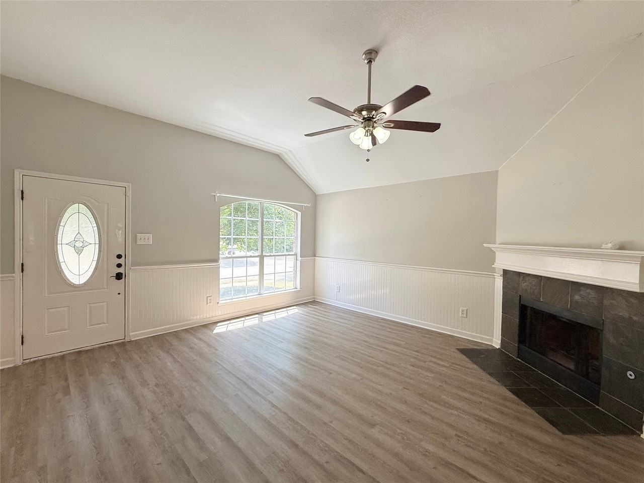 9120 Newport Ln - Photo 3 of 17