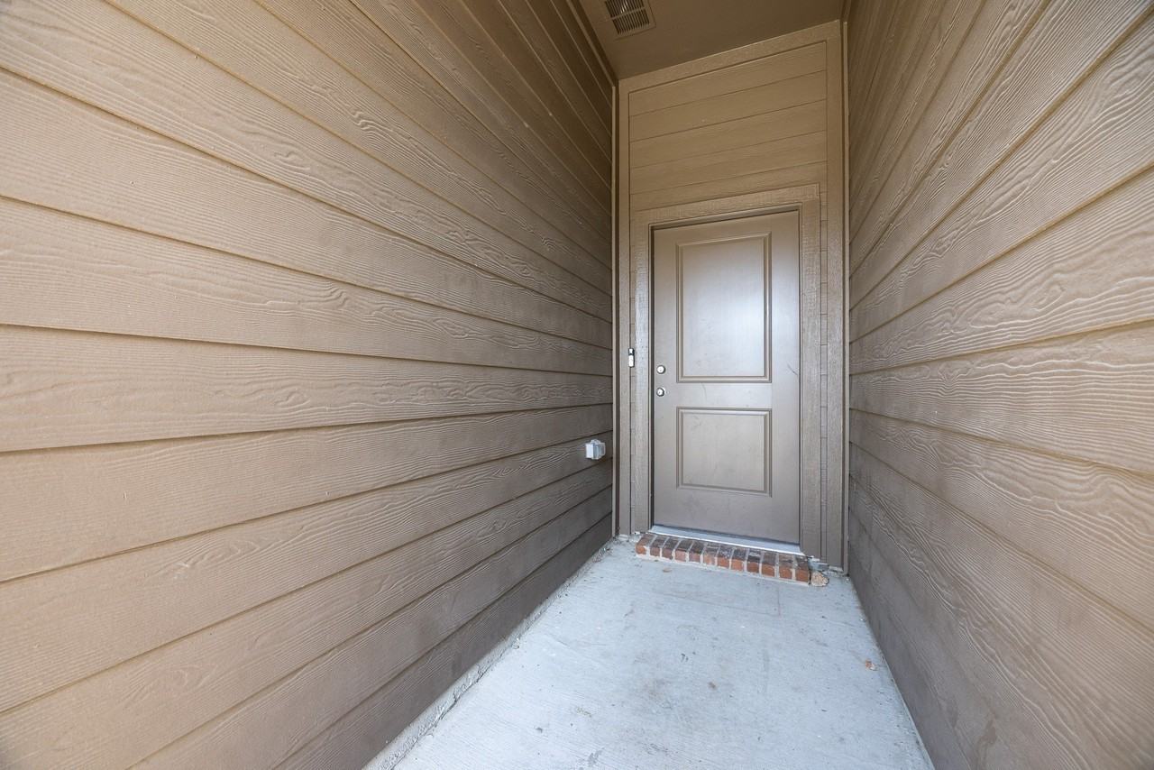 3002 Shetland St - Photo 4 of 25