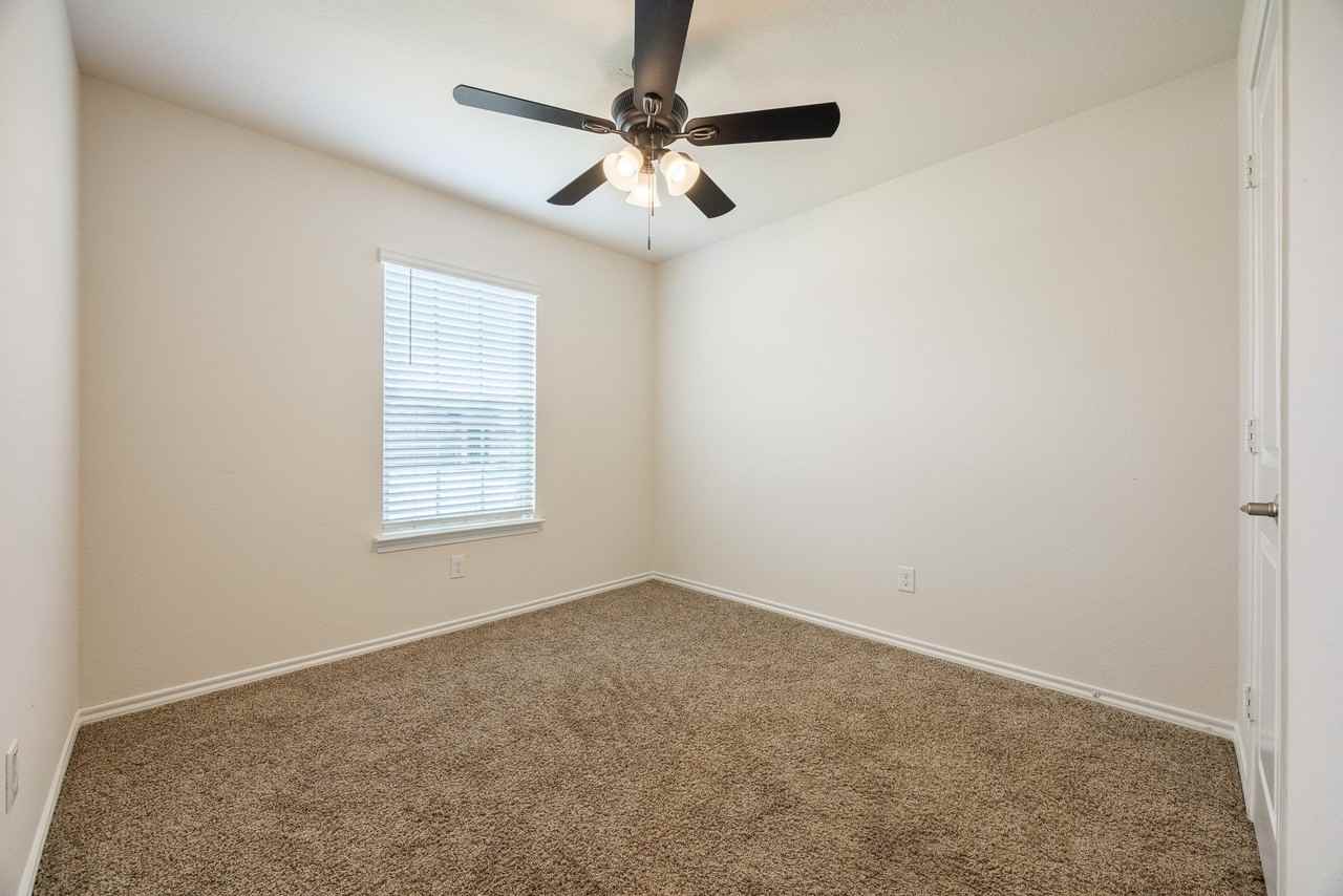 3002 Shetland St - Photo 7 of 25