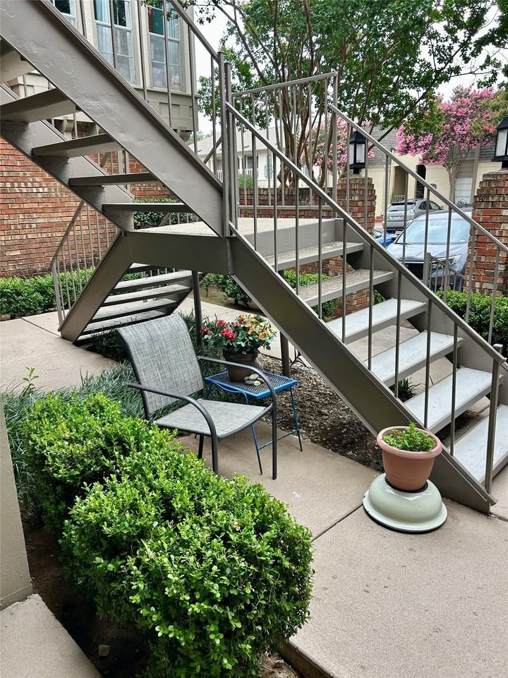 15922 Stillwood St #1074 - Photo 3 of 13