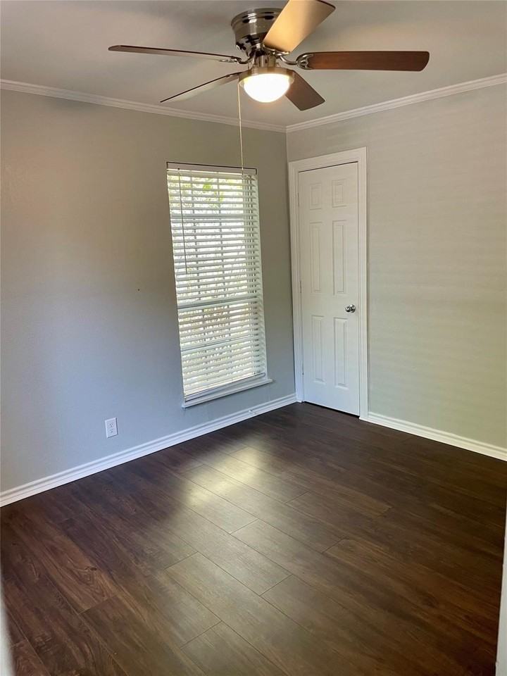 4003 4th St - Photo 7 of 9
