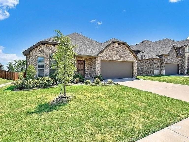5205 Ambergate Ln - Photo 2 of 18