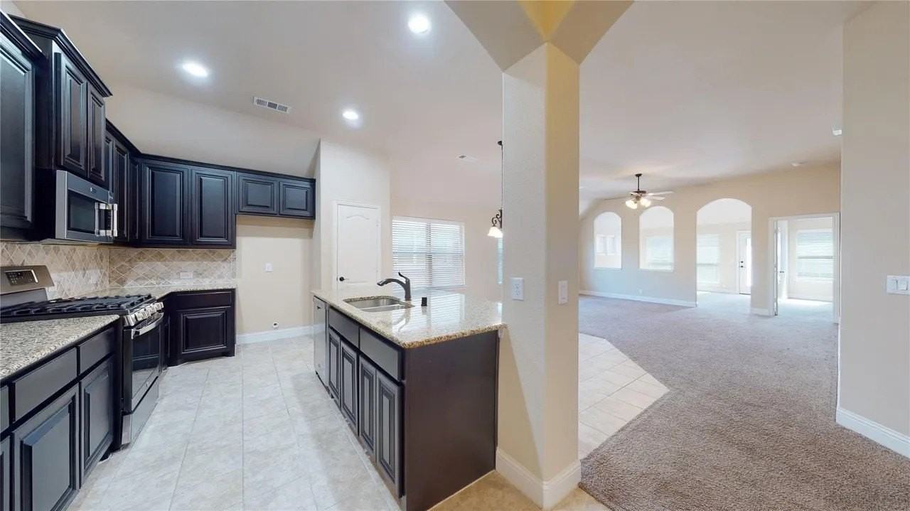 5205 Ambergate Ln - Photo 3 of 18