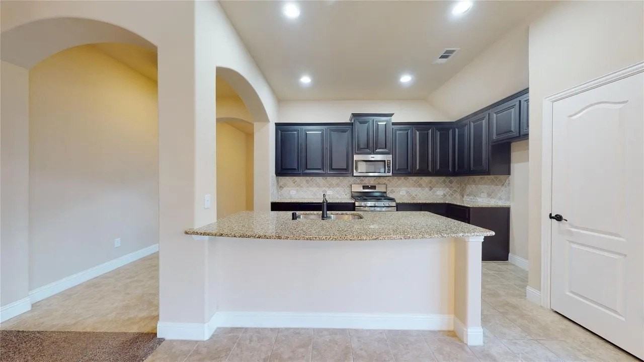 5205 Ambergate Ln - Photo 7 of 18