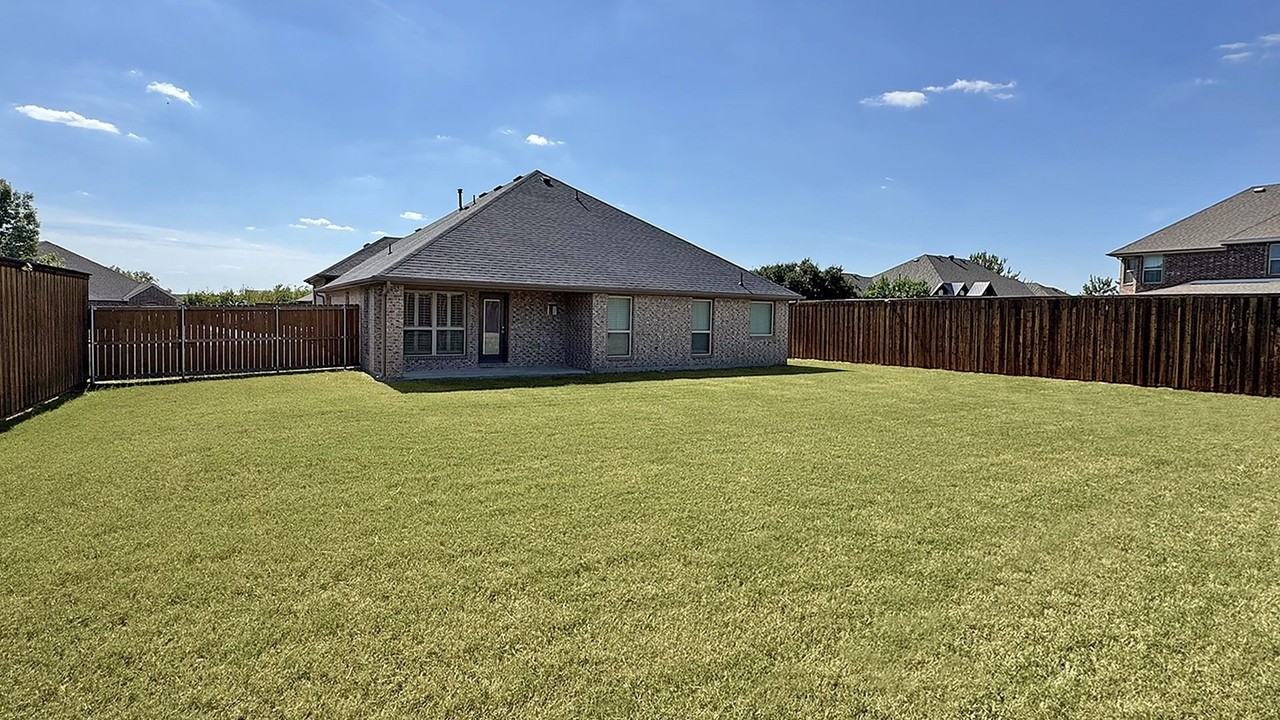 1113 Seguin Rd - Photo 4 of 32