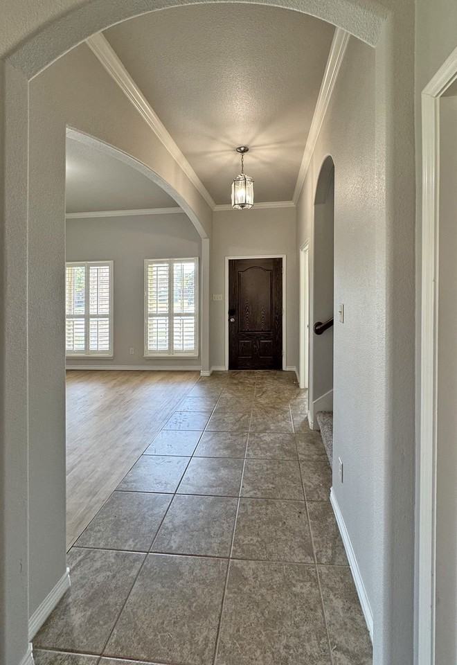 1113 Seguin Rd - Photo 7 of 32