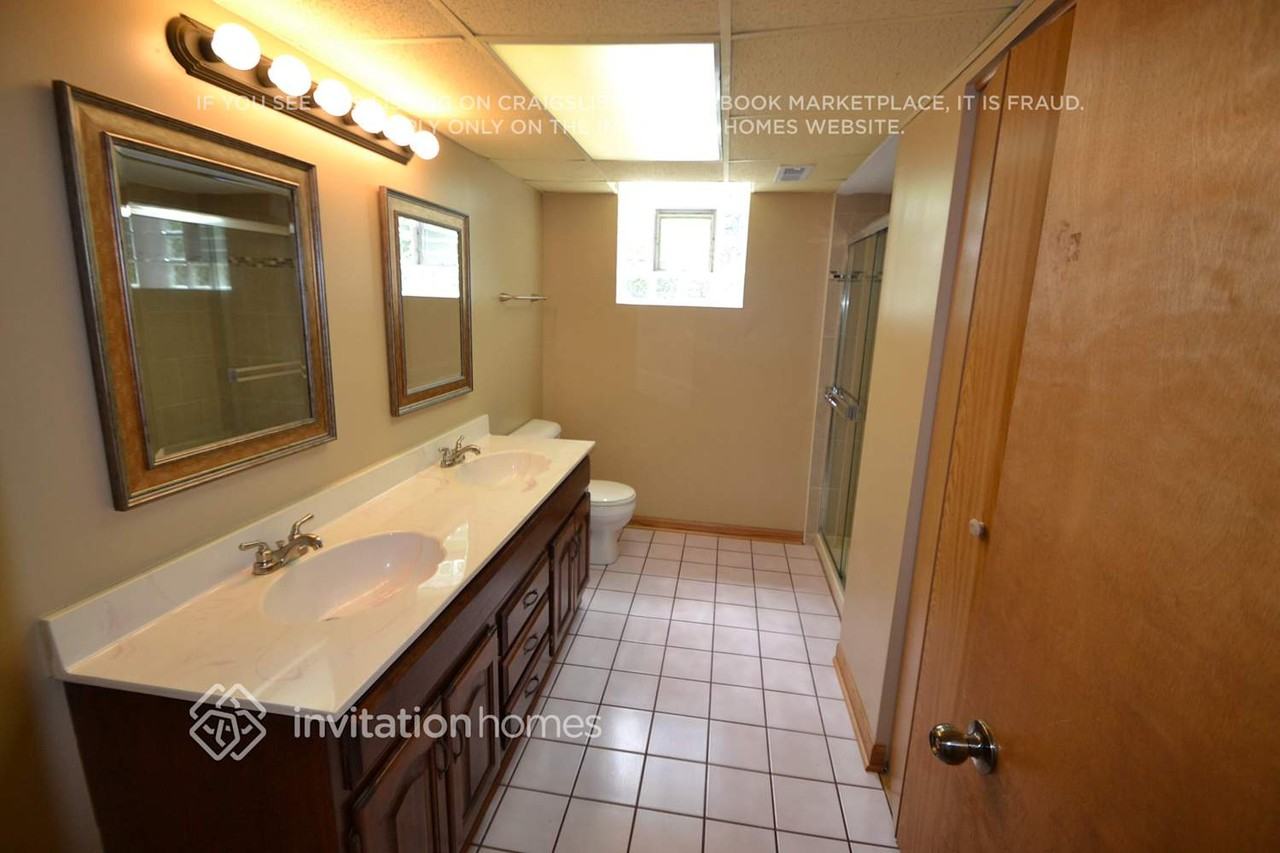 6633 174th St - Photo 6 of 8