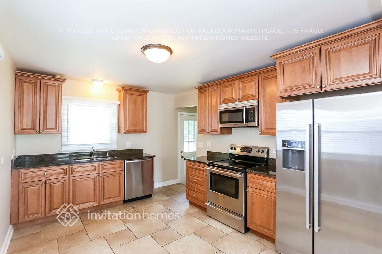 180 S Oakland Grv - Photo 6 of 19