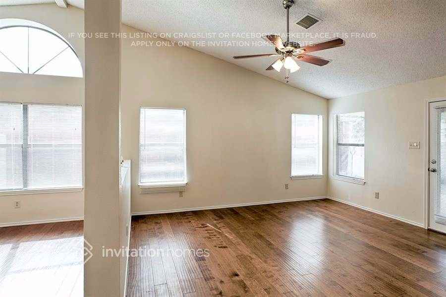 1504 Mountain Side Dr - Photo 3 of 18