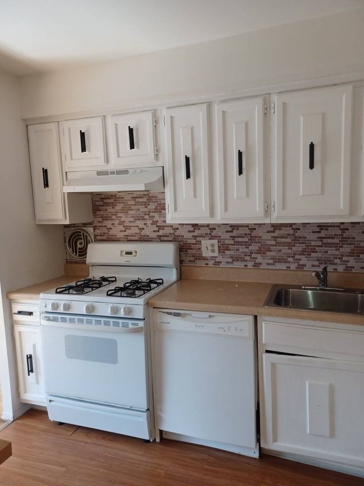 15600 78th St #1 - Photo 2 of 14