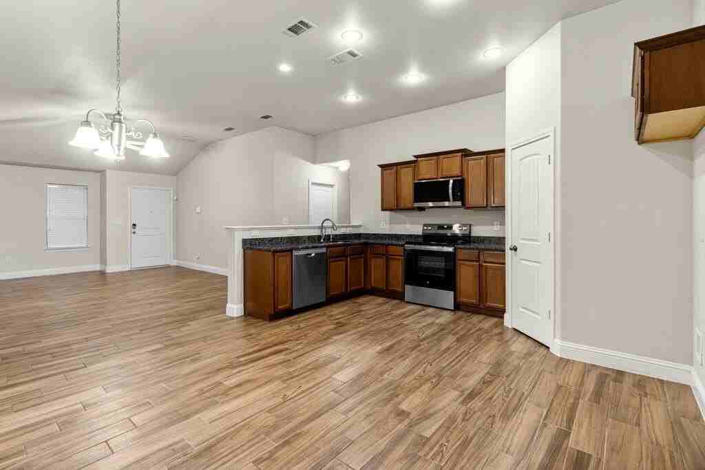 504 E 96th St - Photo 2 of 32