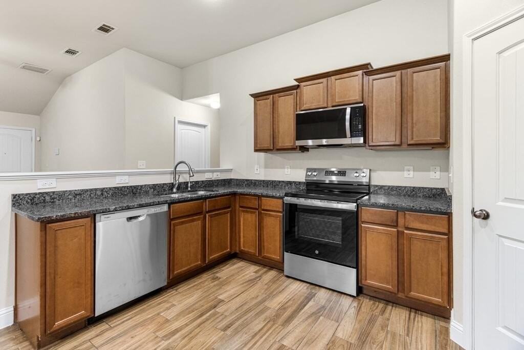 504 E 96th St - Photo 5 of 32