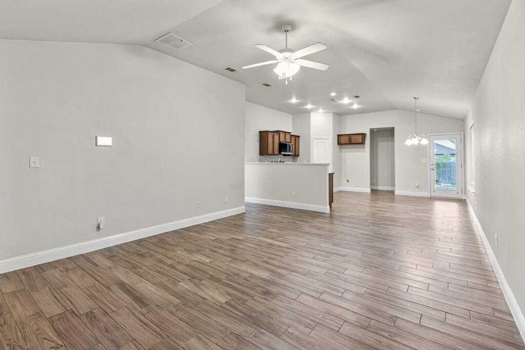 504 E 96th St - Photo 7 of 32