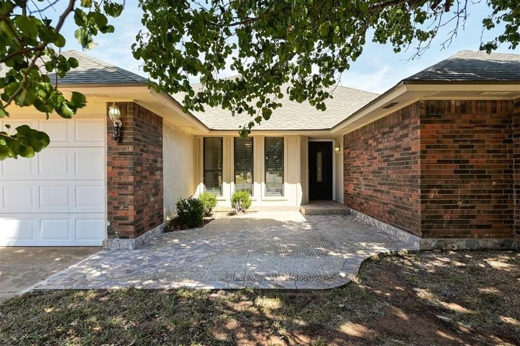 8521 Nw 121st St - Photo 2 of 40