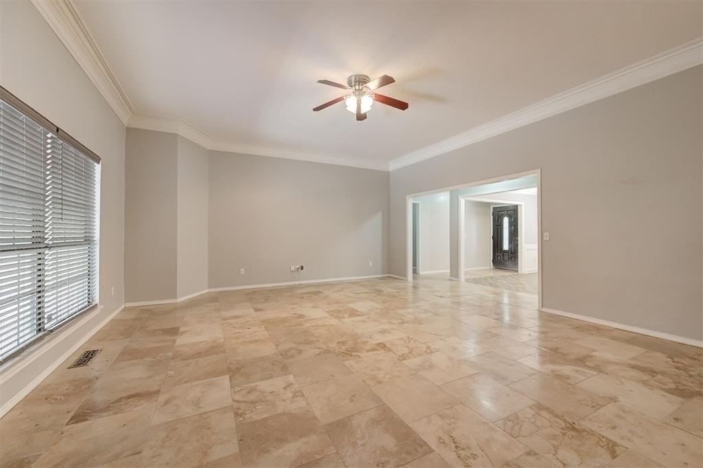 8521 Nw 121st St - Photo 6 of 40