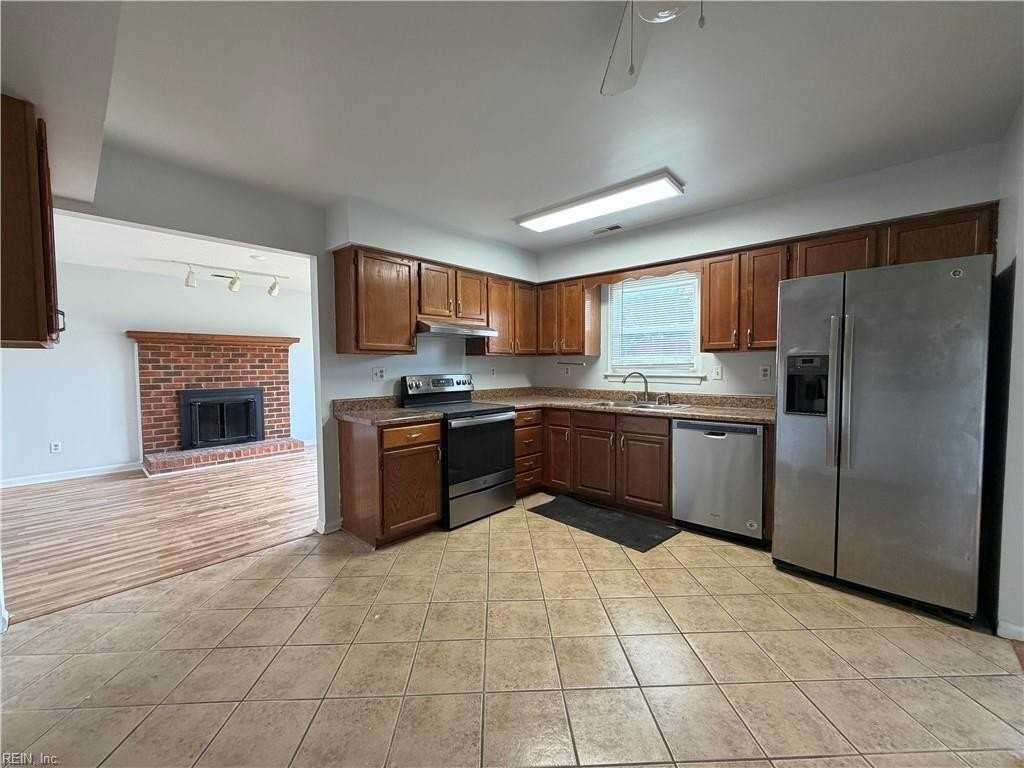 2005 Falls Church Ct - Photo 4 of 11