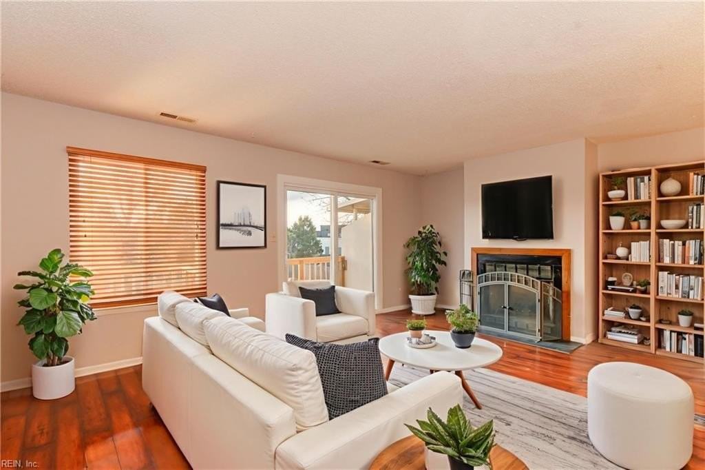 3764 Chimney Creek Dr - Photo 2 of 35