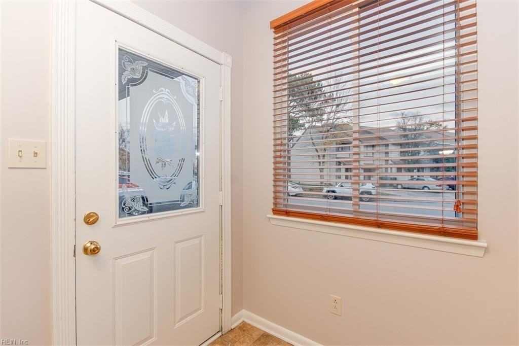 3764 Chimney Creek Dr - Photo 5 of 35