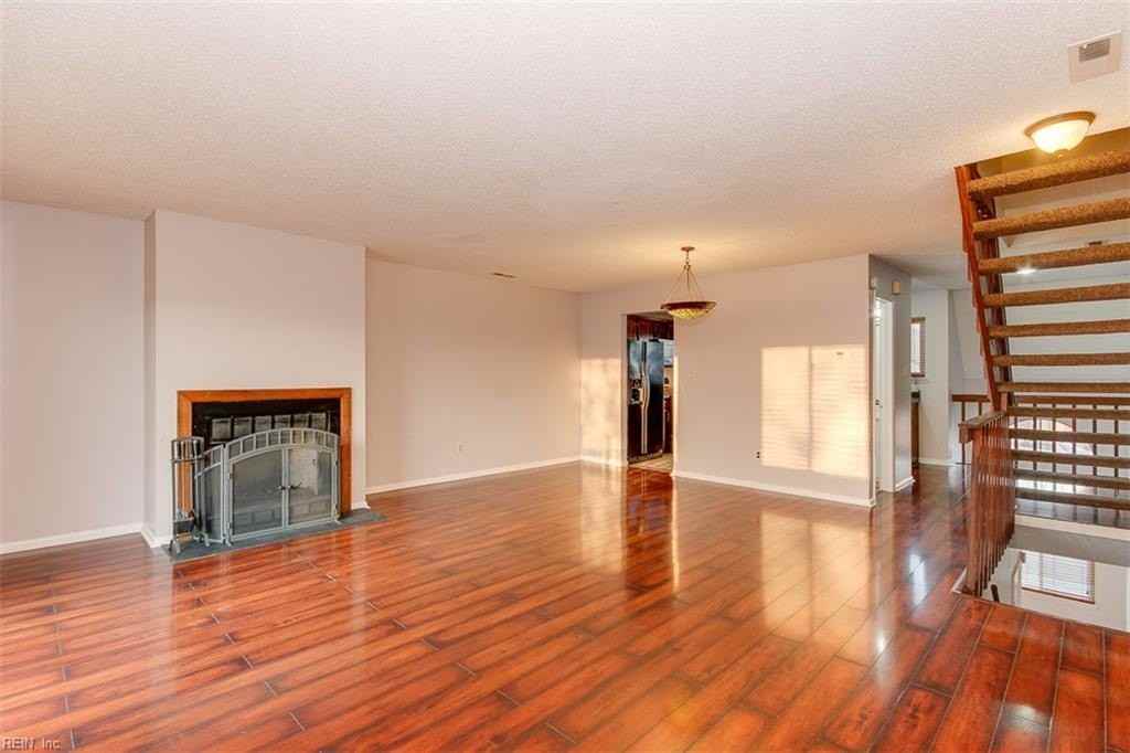 3764 Chimney Creek Dr - Photo 7 of 35