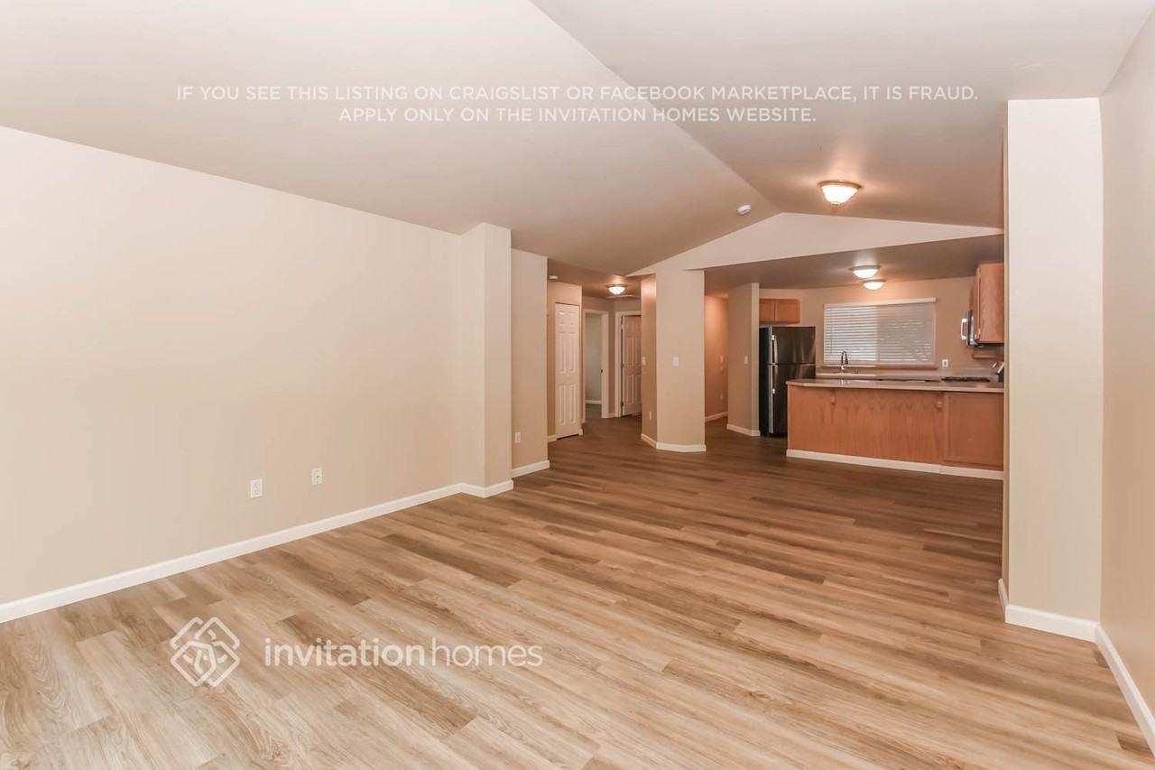 10511 59th Dr Ne - Photo 3 of 16