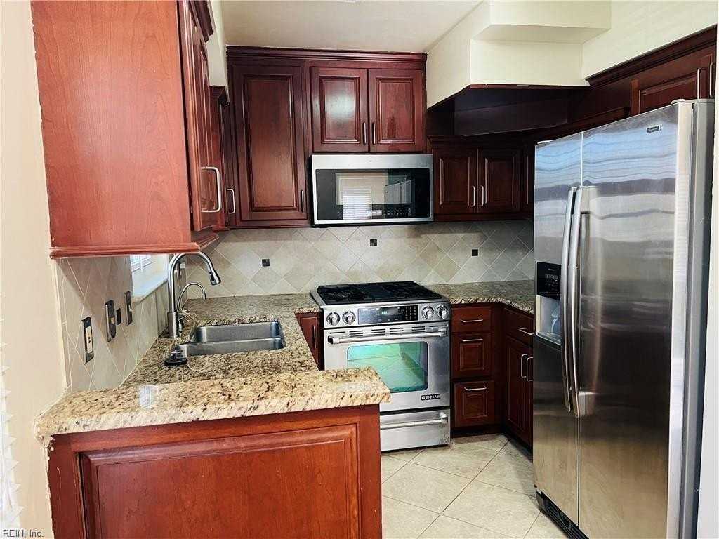 12904 Daybreak Cir - Photo 2 of 17