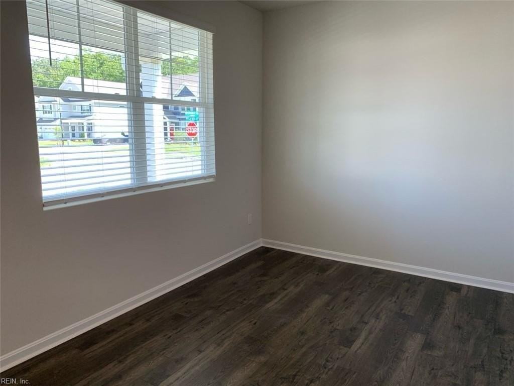 5138 Duxbury Rd - Photo 3 of 28