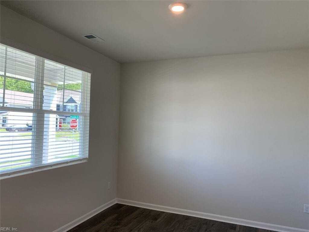 5138 Duxbury Rd - Photo 4 of 28