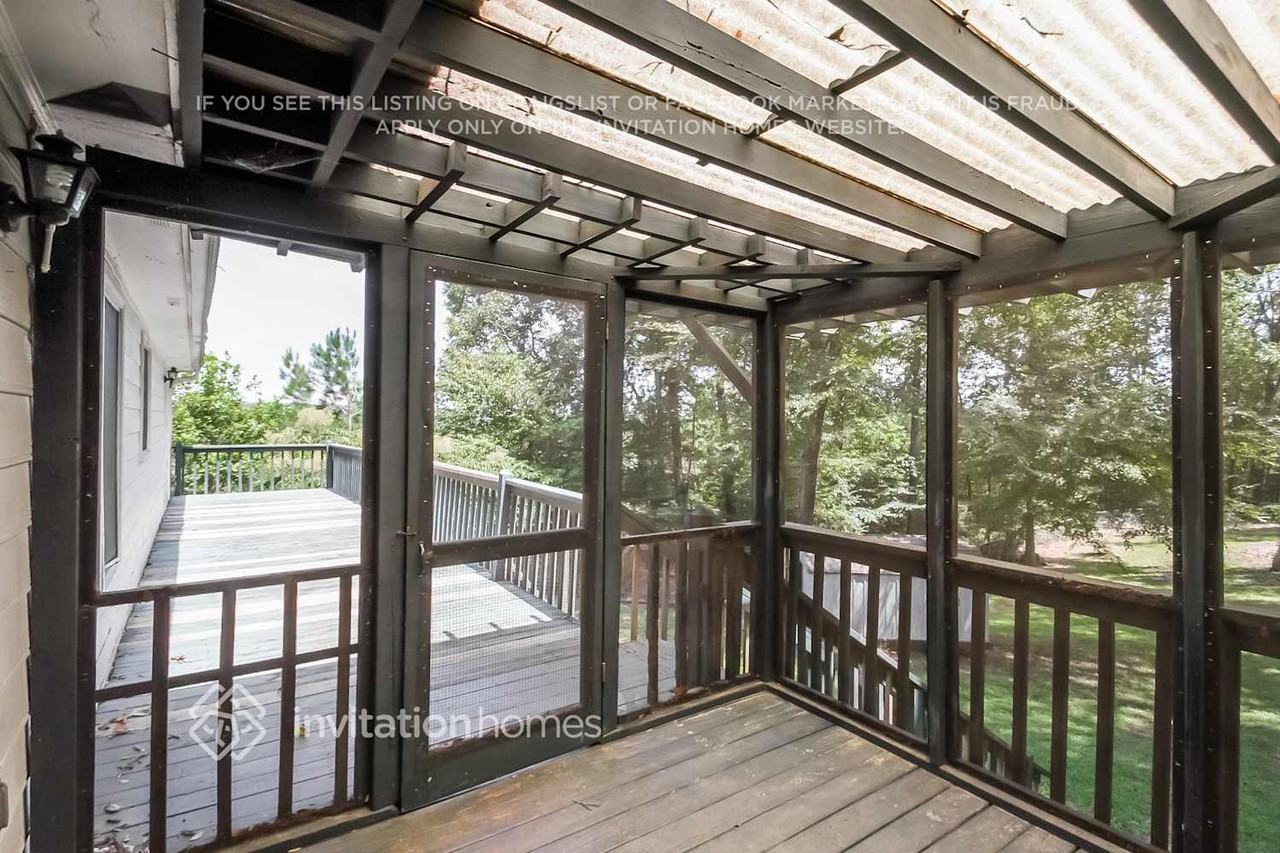 4402 Marci St - Photo 6 of 9