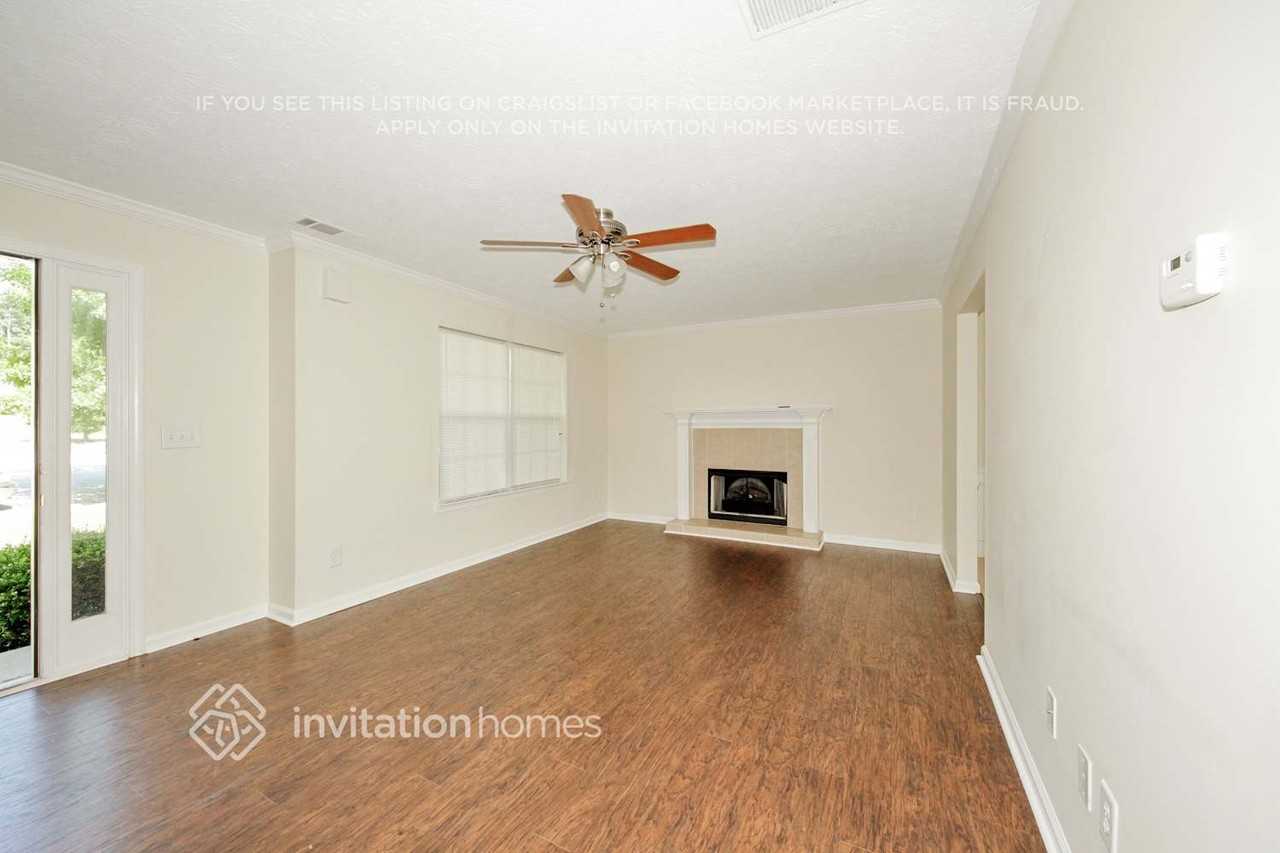 4377 Shoreside Cir - Photo 2 of 18
