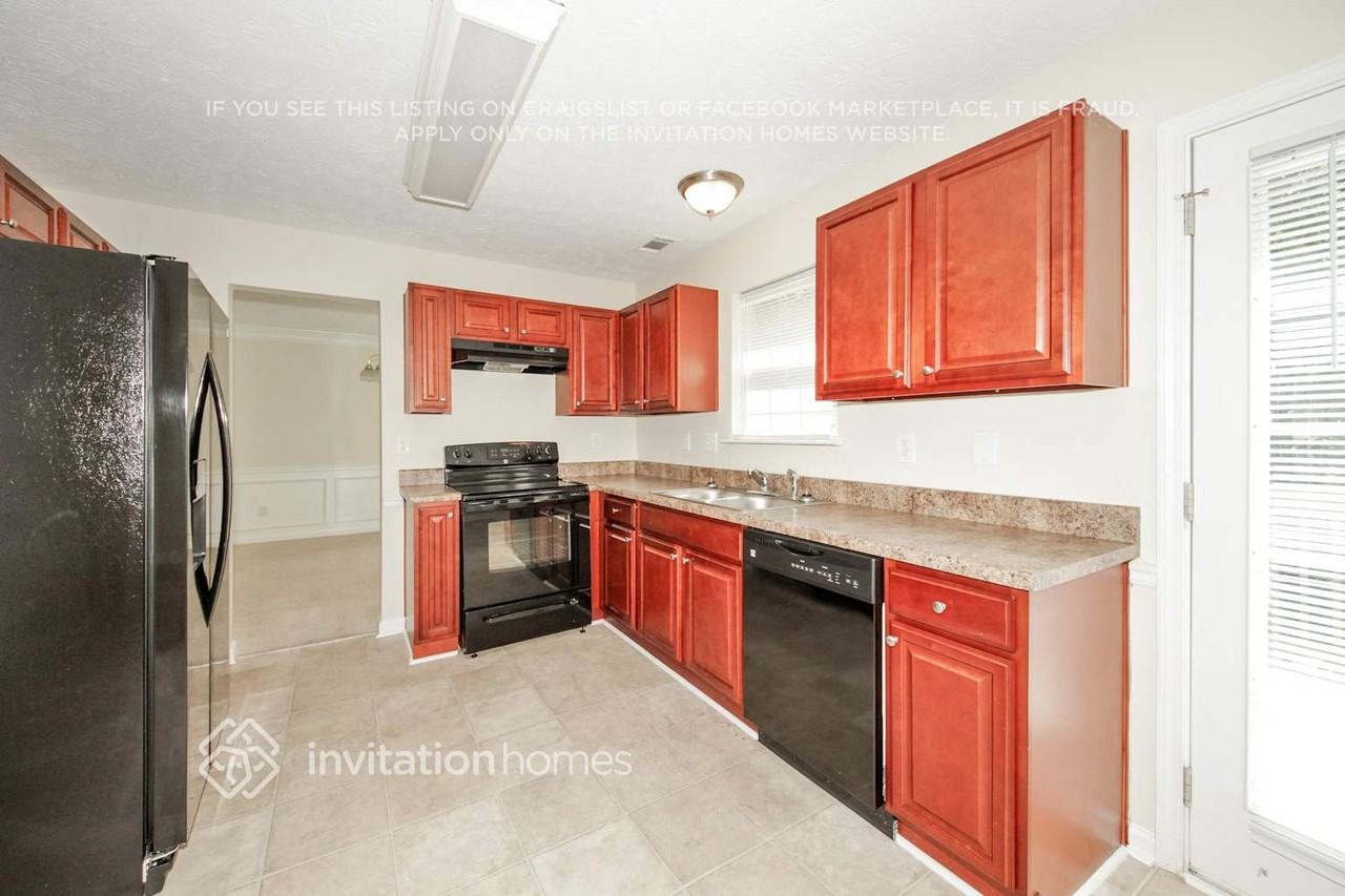 4377 Shoreside Cir - Photo 4 of 18