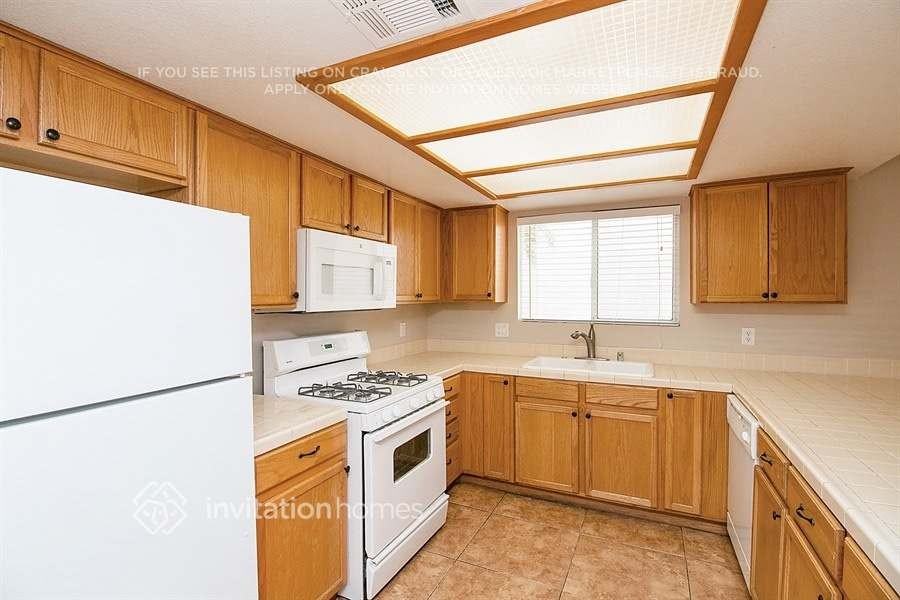 1628 Sun Canyon Ct - Photo 7 of 20